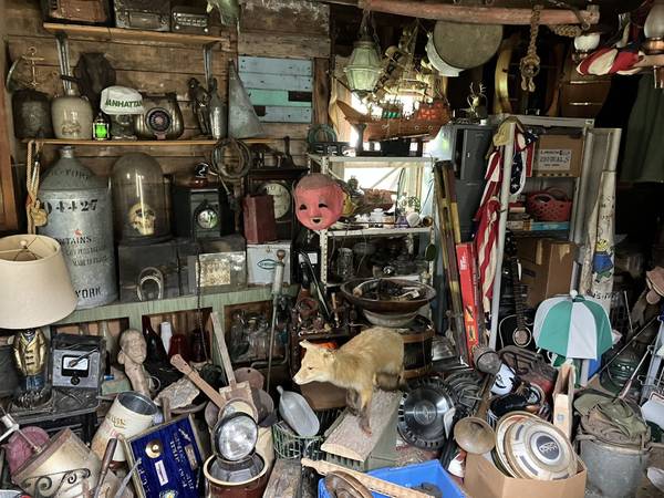 Garage estate collectables antiques Yard sale Barn attic lots