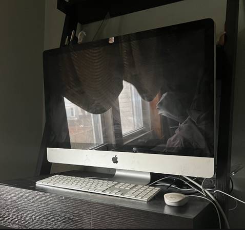 2009 iMac, Keyboard/Mouse (MUST GO SALE)