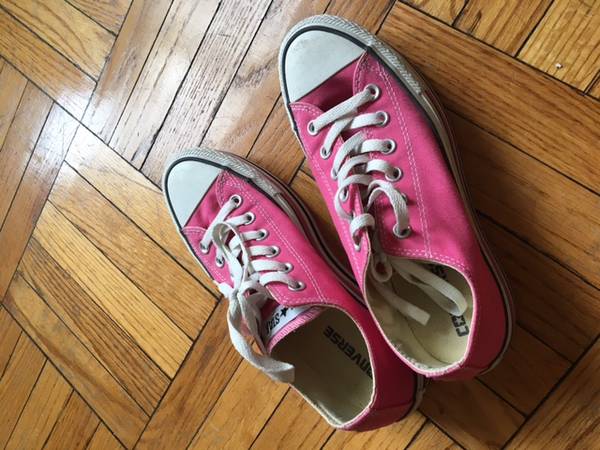 ORIGINAL CONVERSE $25 FOR LADIES 6.5