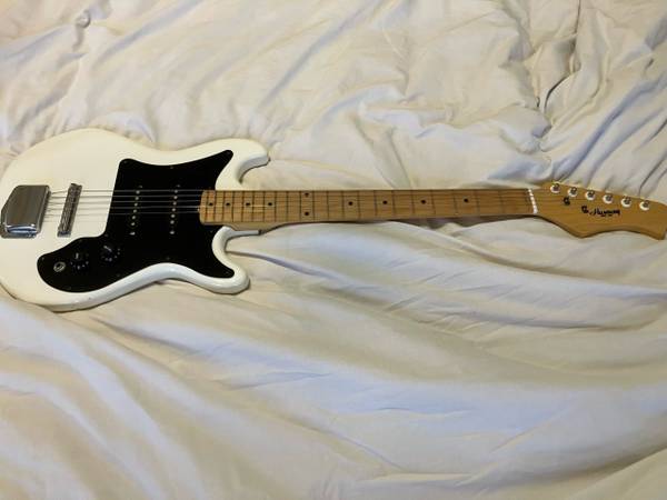 Downsizing "Harmony H-804"electric guitar $150