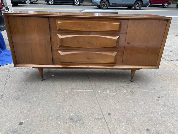 Vintage Furniture – Mid Century Modern & More