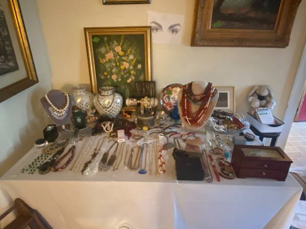 Downtown Elizabeth JEWELRY Antiques Clothing Garden Books Purses