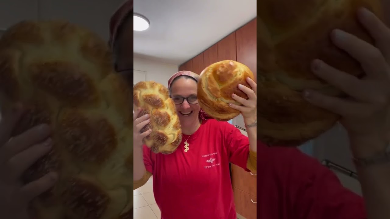 I choose both Challahs! TikTok Instagram trend- Shabbat Shalom #שבתשלום #challah